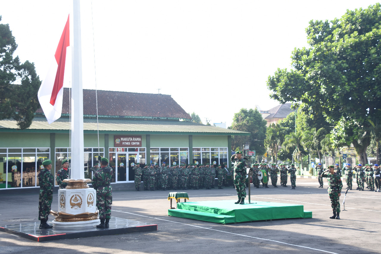 Mantapkan Kualitas Pengabdian, Prajurit Korem 073/Makutarama Gelar Upacara Bendera
